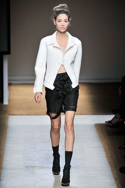 Look 28